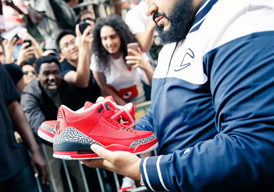 DJ Khaled på Stadium Goods Air Jordan 3 Grateful Red Black Cement Grey