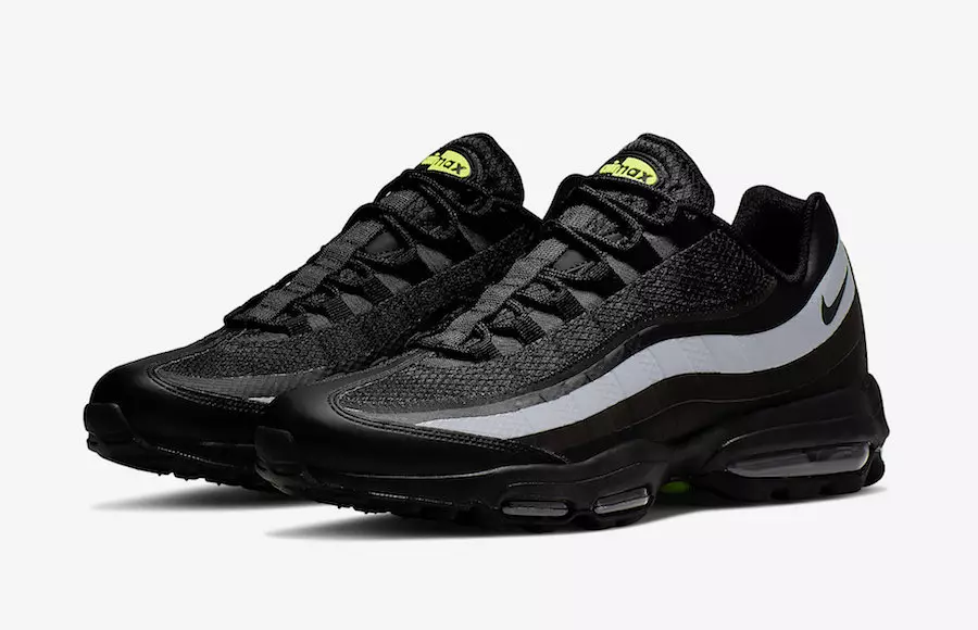 Une Nike Air Max 95 Ultra furtive avec des accents de volt