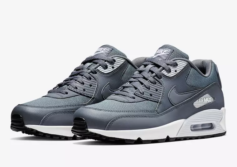 Nike Air Max 90 Essential прибуває