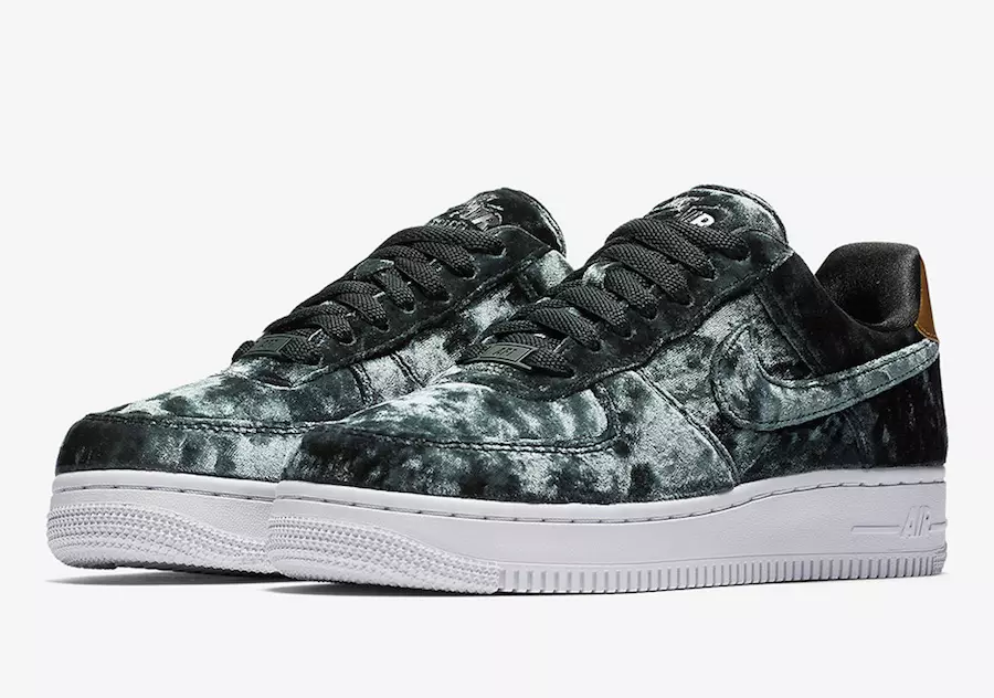 Nike Air Force 1 Aşağı Məxmər Paketi