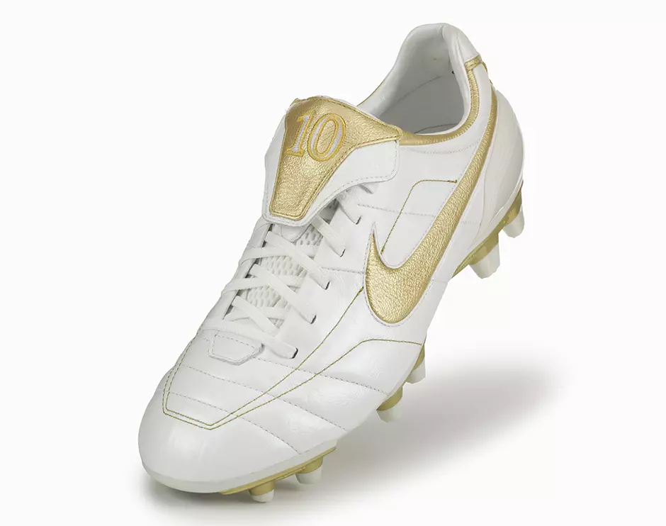 Nike 2005 Tiempo Алтынға жанасу туралы аңыз