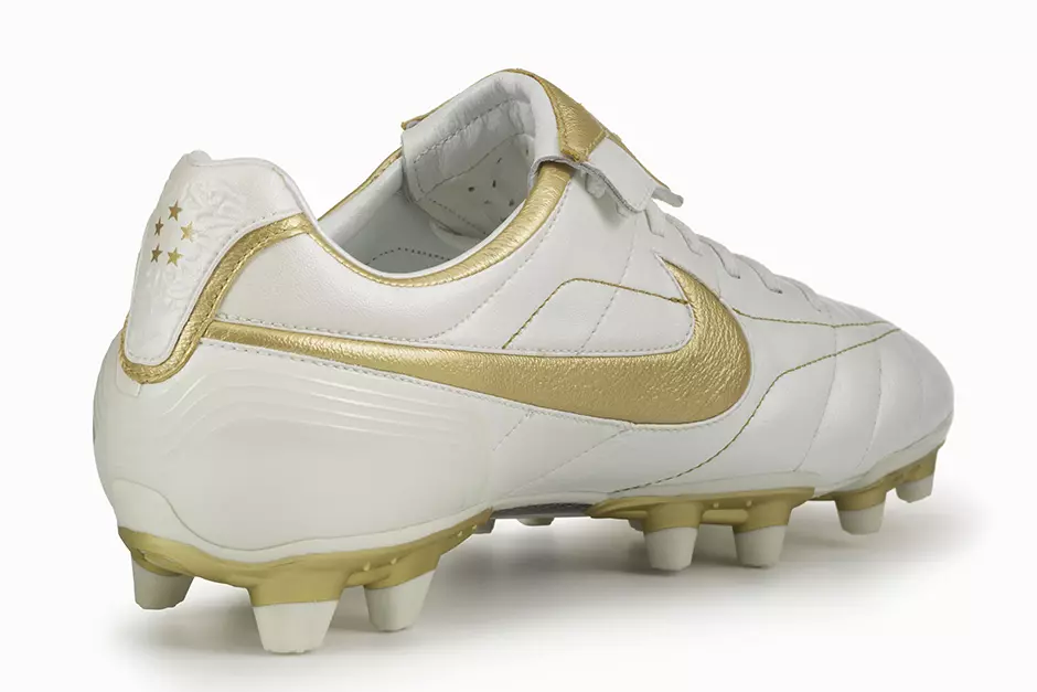 Nike 2005 Tiempo Алтынға жанасу туралы аңыз