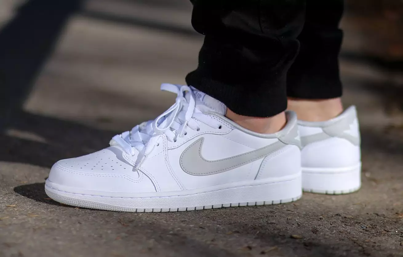 Jordan 1 Low White нейтральна-шэры