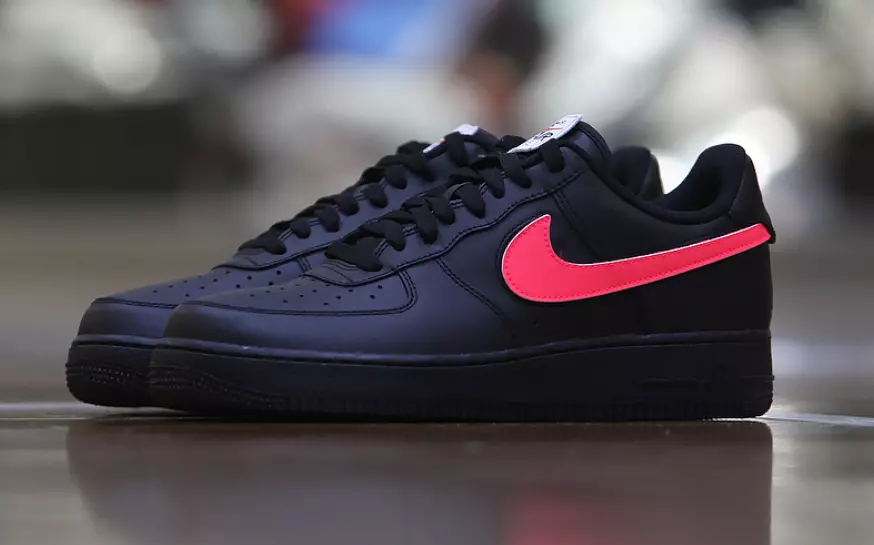 Nike Air Force 1 жұлдызды қара түсті шығарылым күні