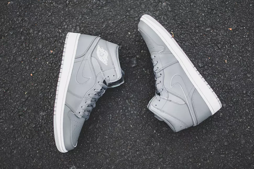 Air Jordan 1 Mid Triple Gray