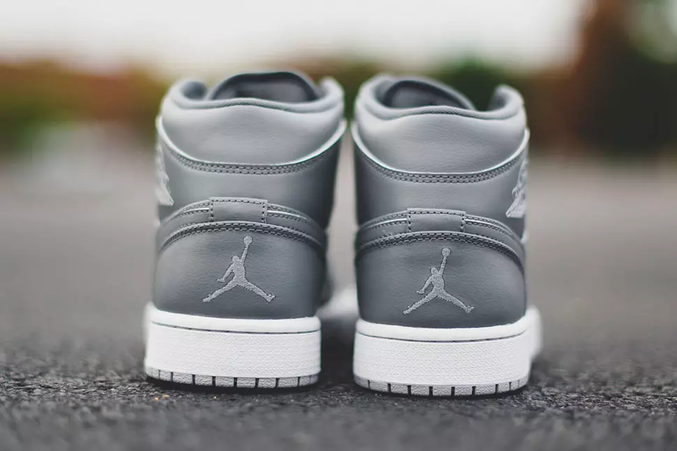 Air Jordan 1 შუა ნაცრისფერი თეთრი