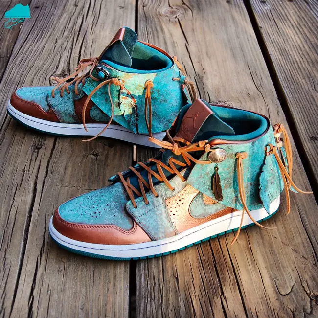 Gourmet Kickz ұсынған Air Jordan 1 Moccasin Patina