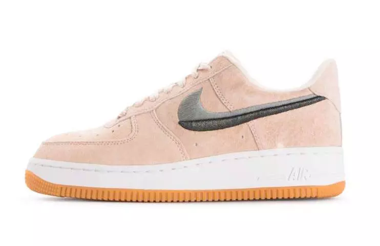 Išleistas Nike Air Force 1 07 LX