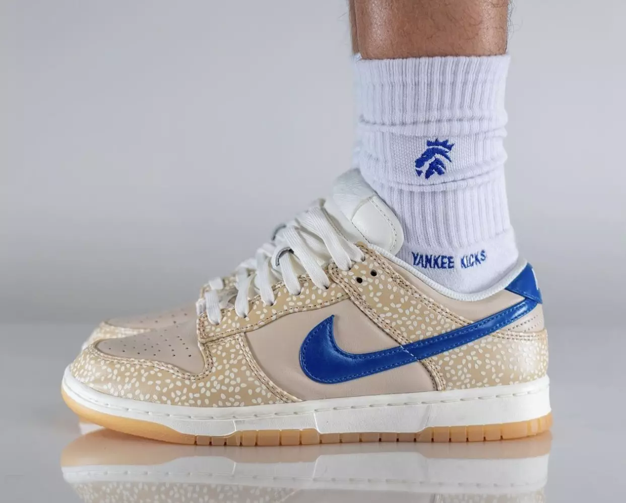 Nike Dunk Low Sesame DZ4853-200 מעלדונג טאָג אויף די פֿיס