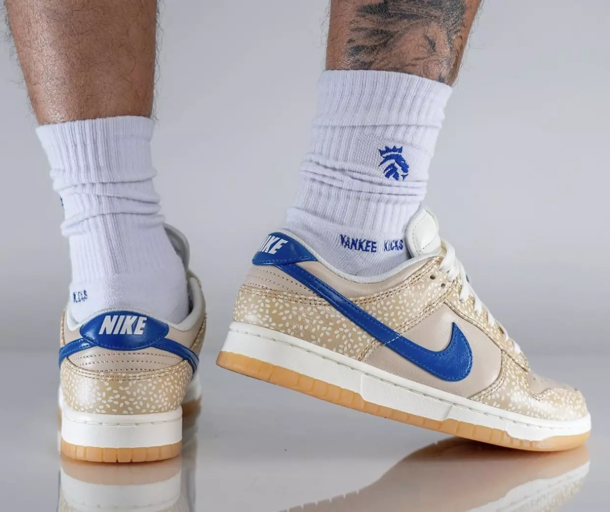 Nike Dunk Low Sesame DZ4853-200 מעלדונג טאָג אויף די פֿיס