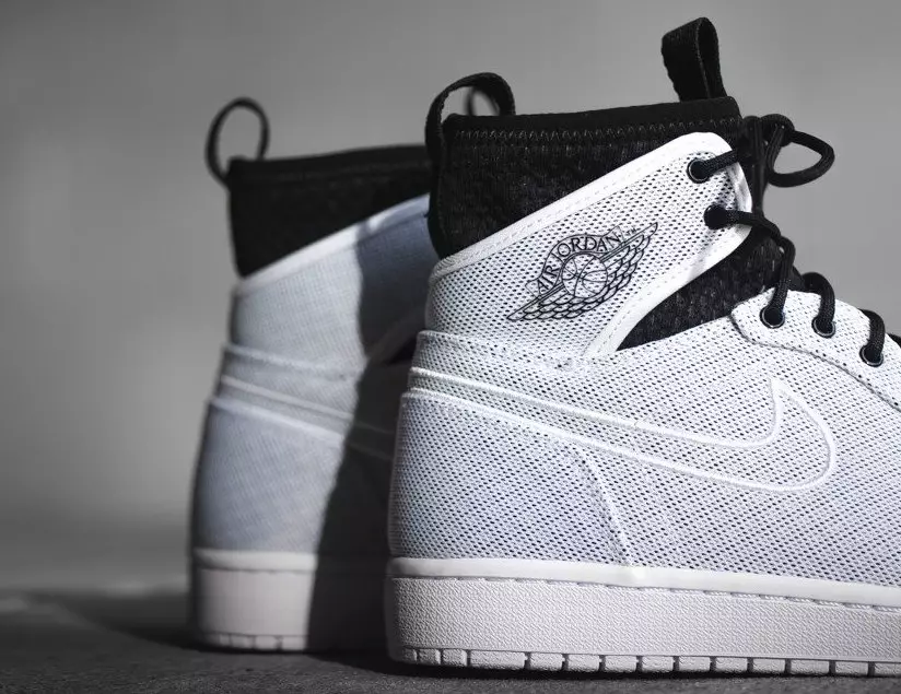 Air Jordan 1 Retro Ultra High Pure Platinum