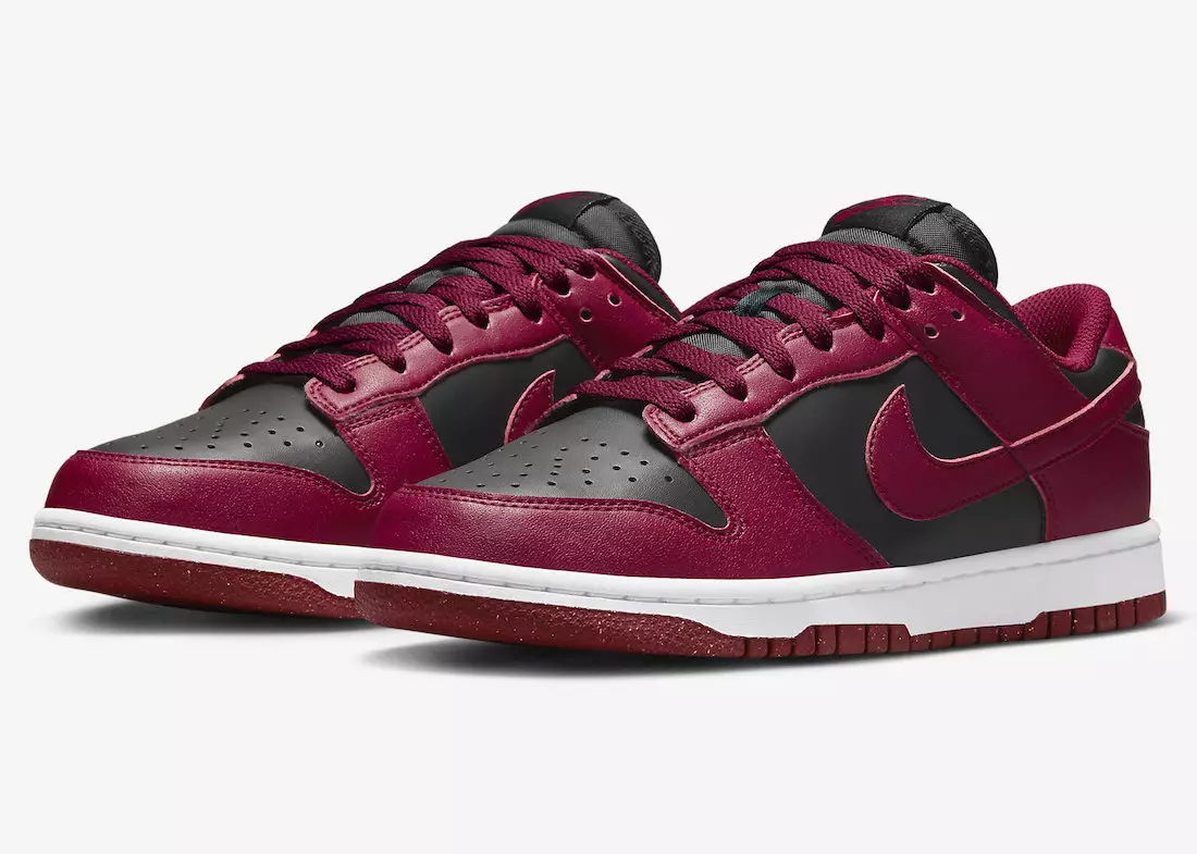 Nike Dunk Low Next Nature kuvatakse tumepunase ja mustana