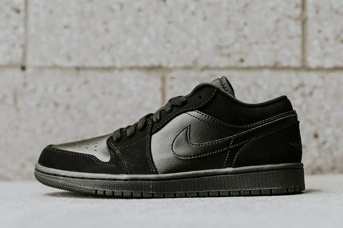 Blackout Air Jordan 1 matala