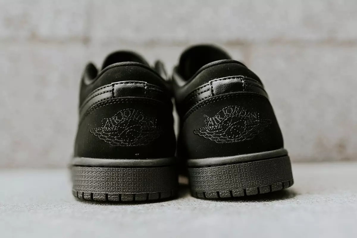 Blackout Air Jordan 1 matala