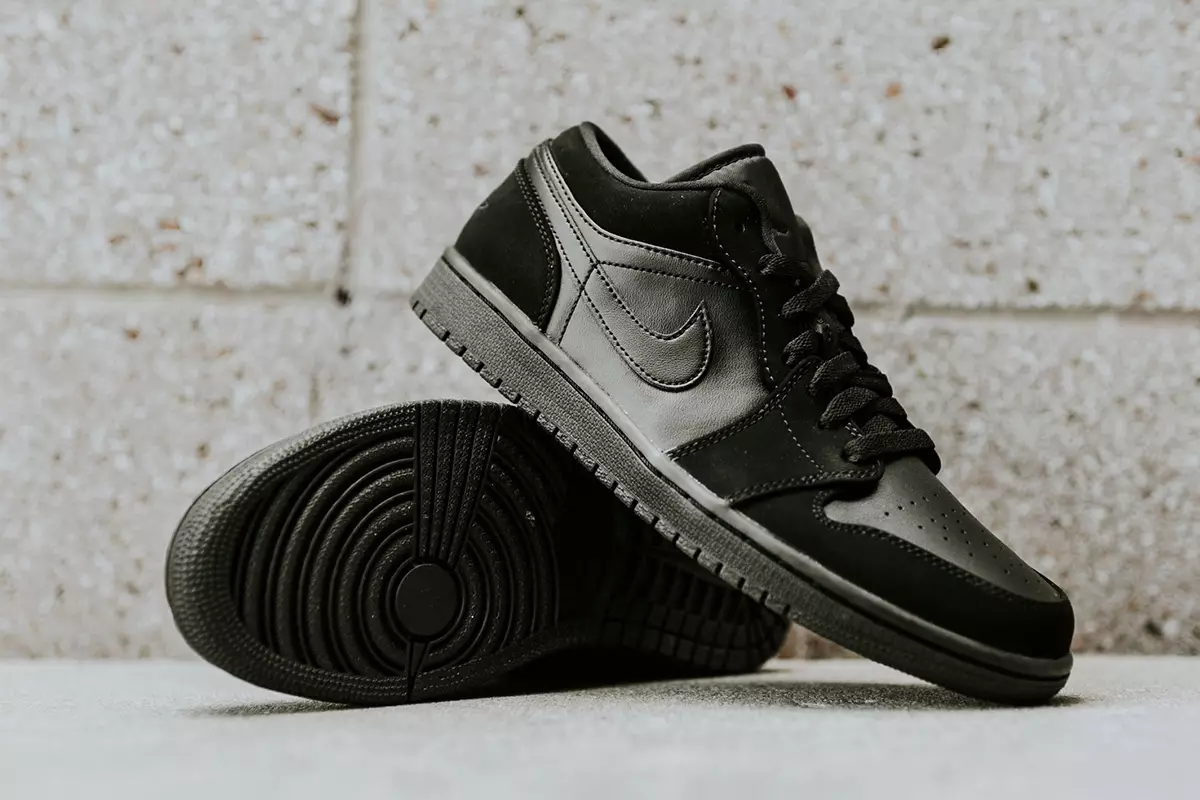 Blackout Air Jordan 1 matala