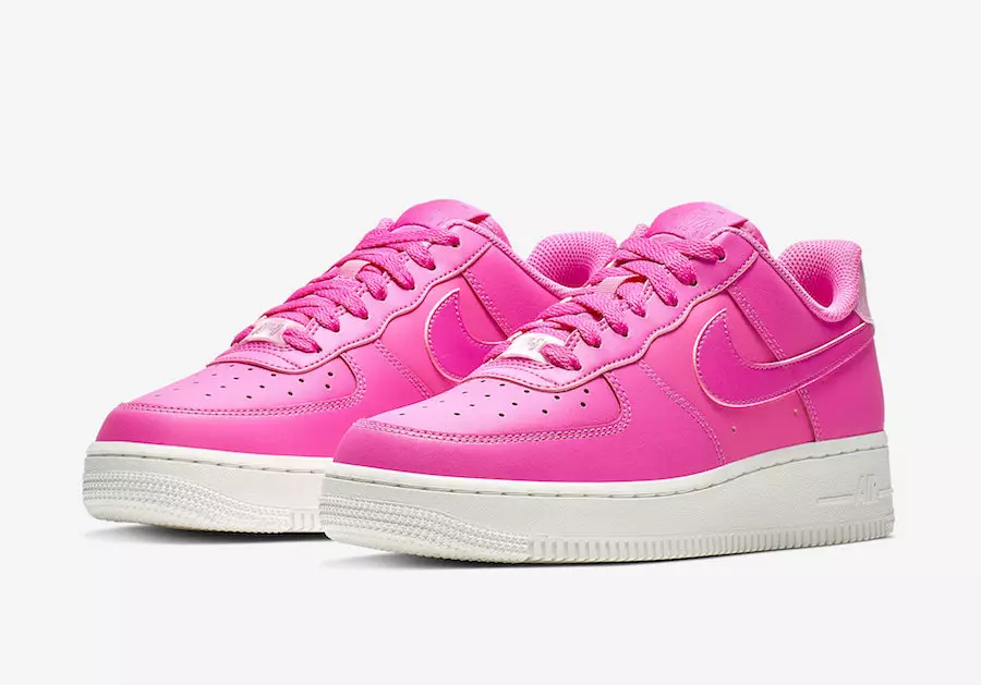 Нашри Nike Air Force 1 Essential дар