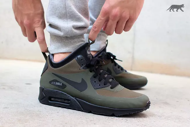 Nike Aer Max 90 Loden Dorcha Lár an Gheimhridh