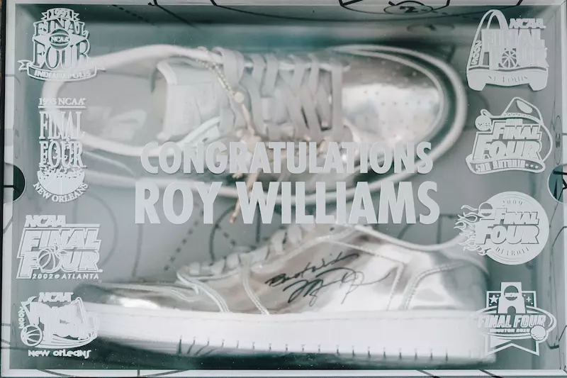 Air Jordan 1 Low Pinnacle Roy Williams 800 győzelem