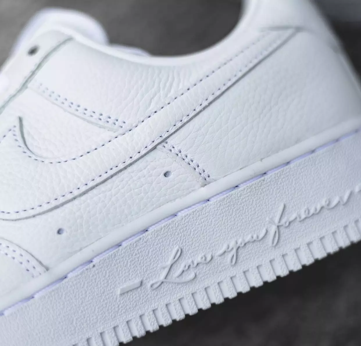 Drake NOCTA Nike Air Force 1 sertificēts mīļākais zēns CZ8065-100 izlaišanas datums