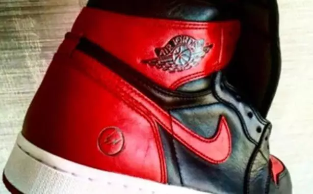 fragmentu dizains Air Jordan 1 Bred