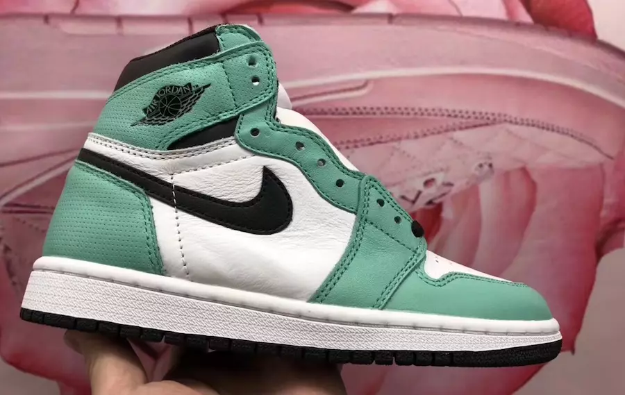 Data di rilascio perforata di Air Jordan 1 High OG Mismatch