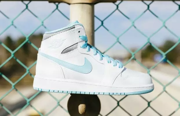 Air Jordan 1 GS هنوز آبی سفید