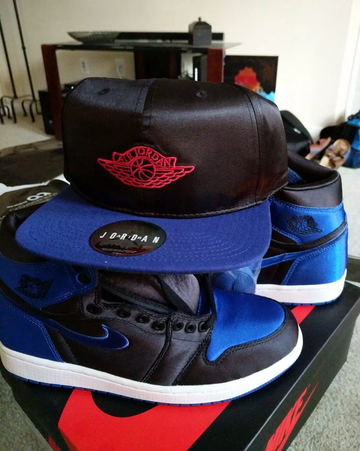 Air Jordan 1 OG Satin Royal Cappello 921193-007