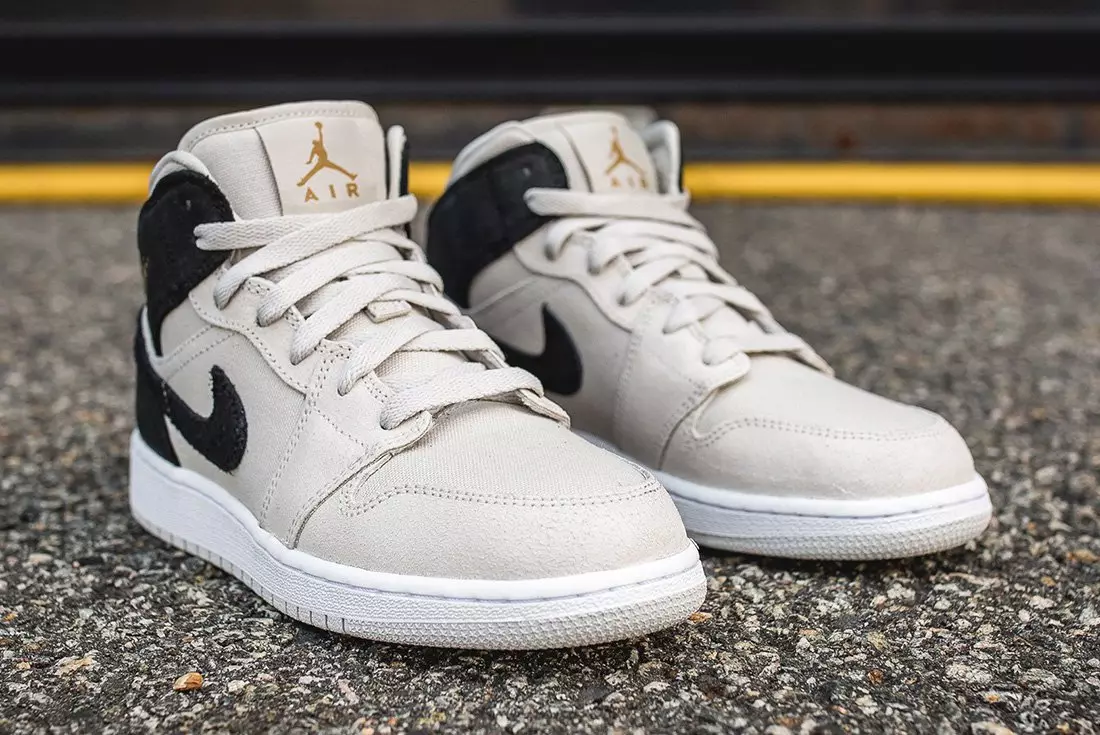 Air Jordan 1 Mid Light Bone Metallic Gold