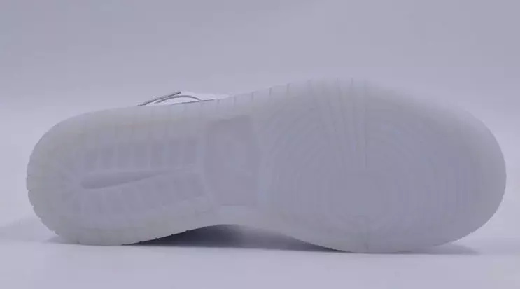Suela exterior con fecha de lanzamiento de Air Jordan 1 Frost White