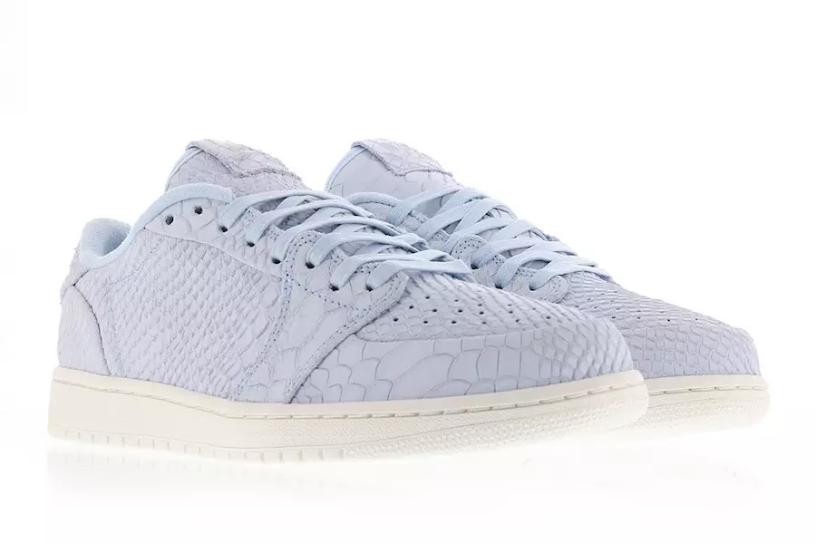 „Air Jordan 1 Low Swooshless“ spalva: „Ice Blue“ / „Ice Blue-Sail“ stiliaus kodas: 872782-441 Išleidimo data: 2017 m. birželio 7 d.