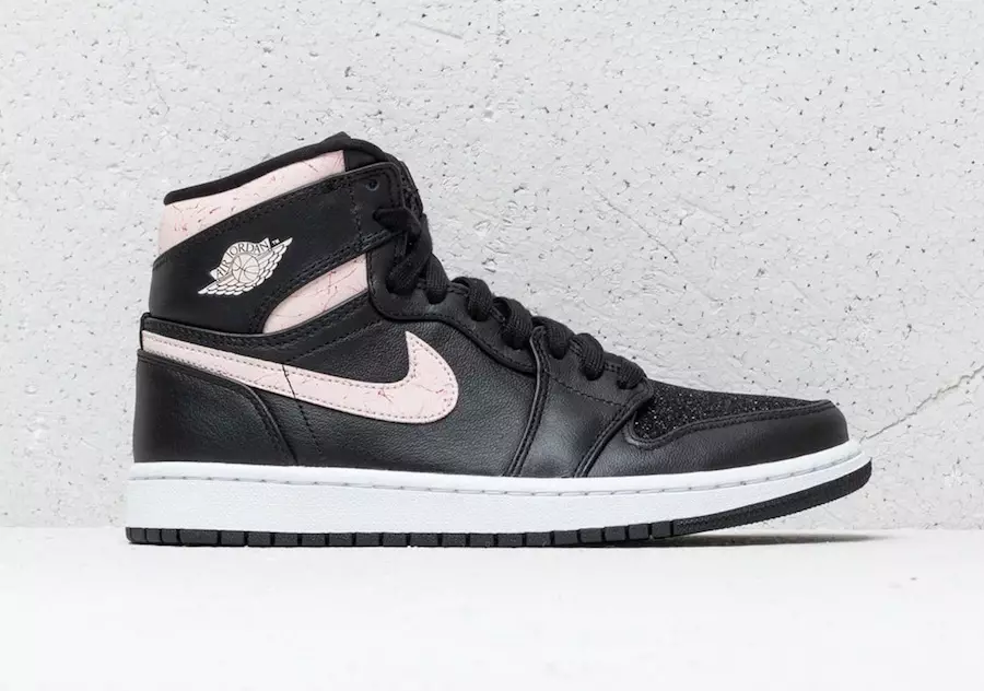 Air Jordan 1 High Premium prichádza v čiernej a silt červenej