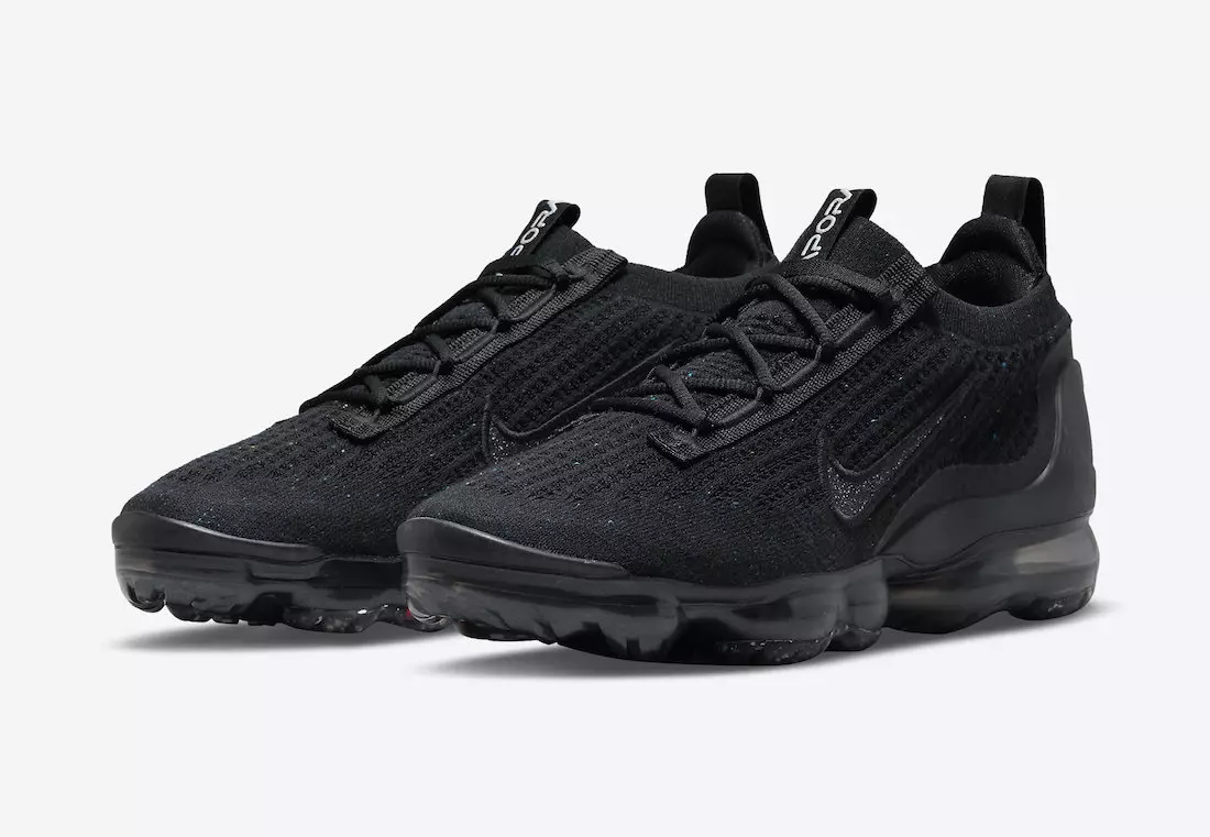 Изцяло черни Nike Air VaporMax 2021 се доставят с цветни петна