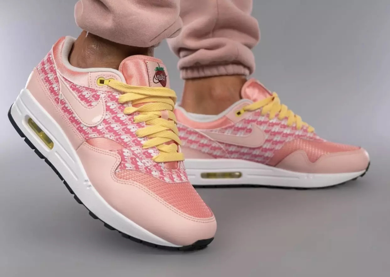 Nike Air Max 1 Strawberry Lemonade CJ0609-600 Utgivelsesdato på føttene