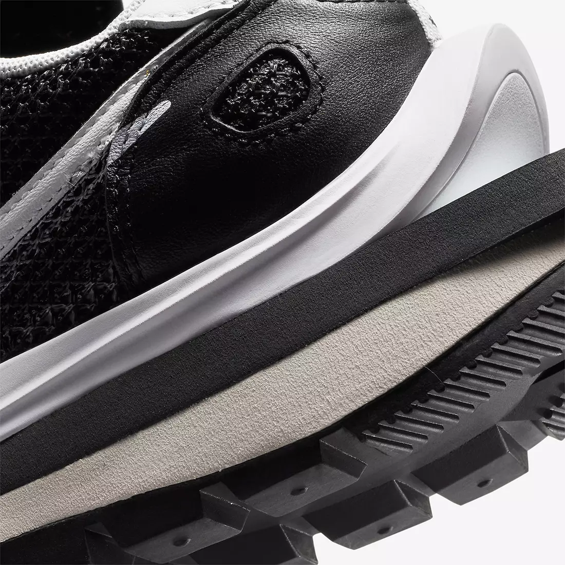 Sacai Nike VaporWaffle Black CV1363-001 תאריך יציאה