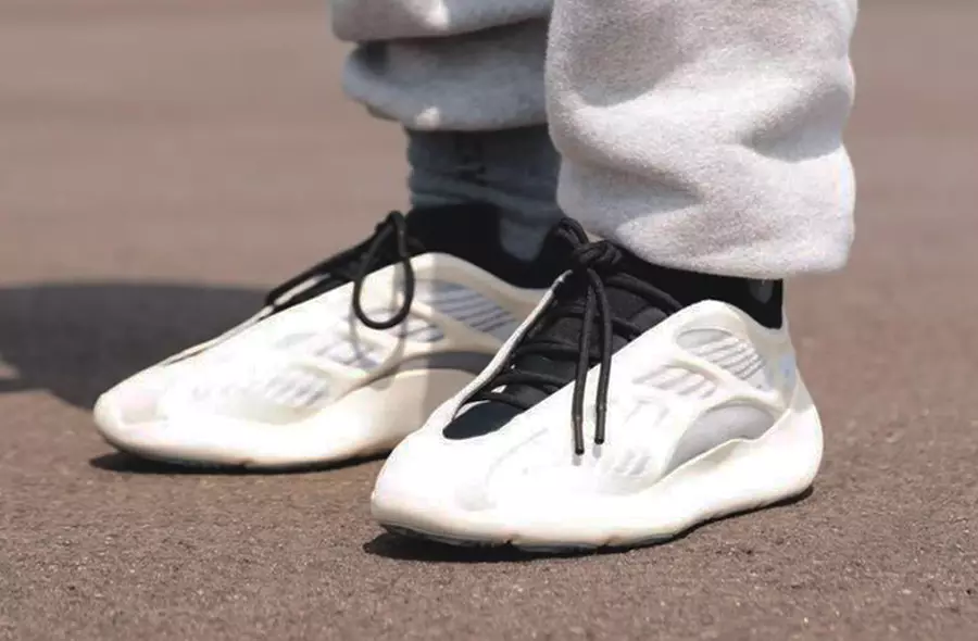 Adidas Yeezy Boost 700 V3 Azael izlaišanas datums