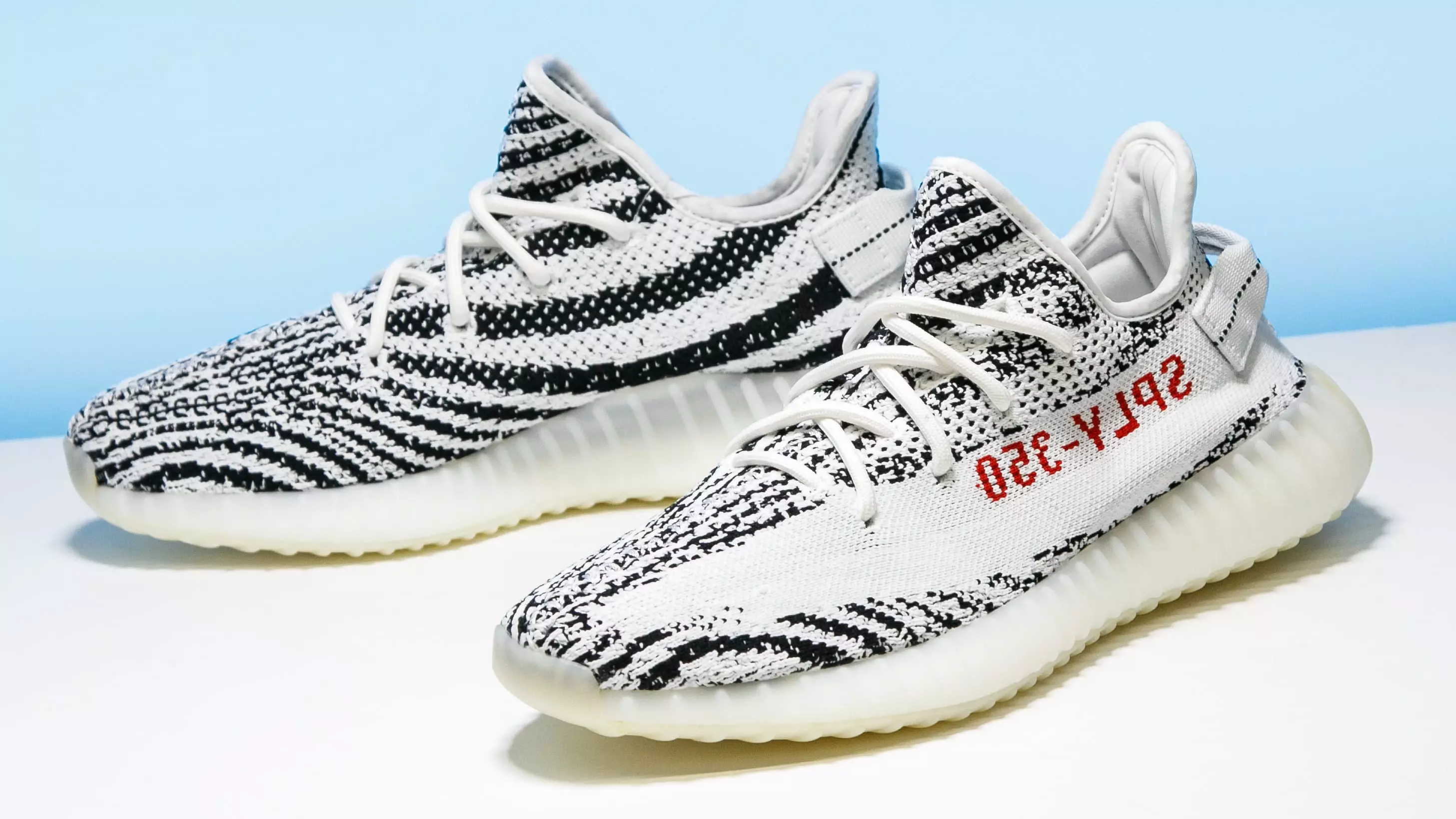 أديداس Yeezy Boost 350 V2 Zebra