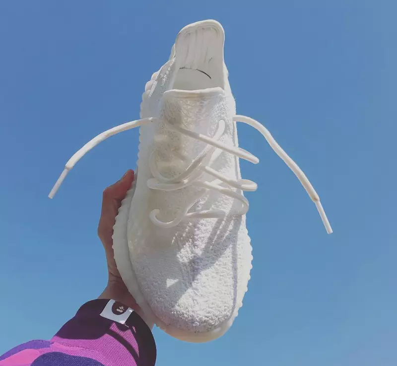 adidas Yeezy Boost 350 V2 트리플 화이트 CP9366