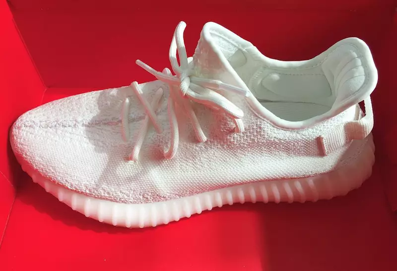 adidas Yeezy Boost 350 V2 트리플 화이트 CP9366