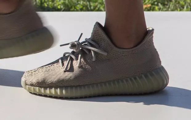 adidas Yeezy Boost 350 V2 tmavě zelená DA9572