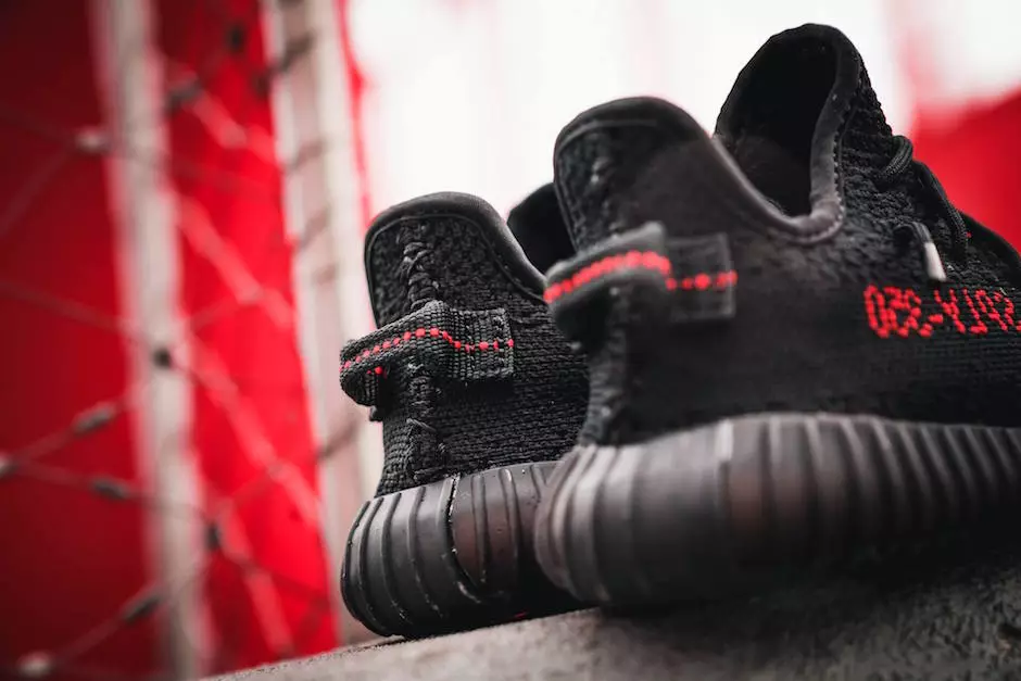 adidas Yeezy Boost 350 V2 Black Red Release Datum