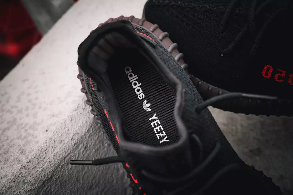 adidas Yeezy Boost 350 V2 Black Red Datum izlaska