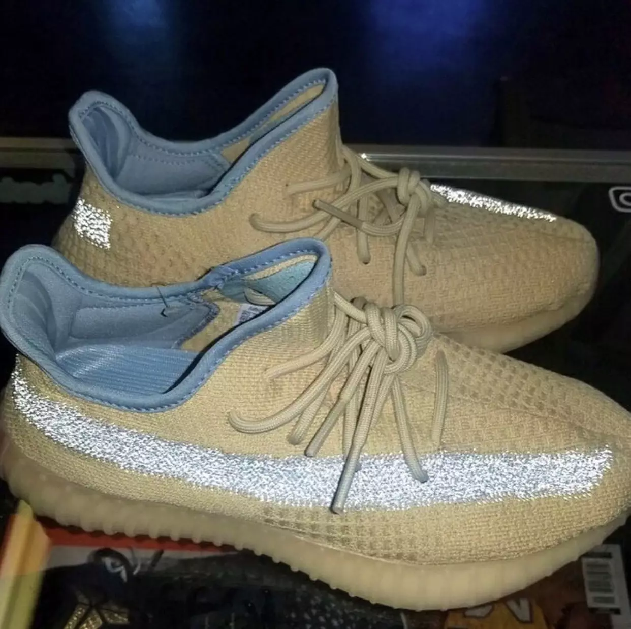 adidas Yeezy Boost 350 V2 Għażel