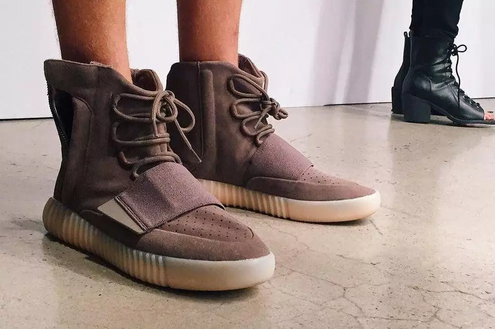 Yeezy 750 ברוין