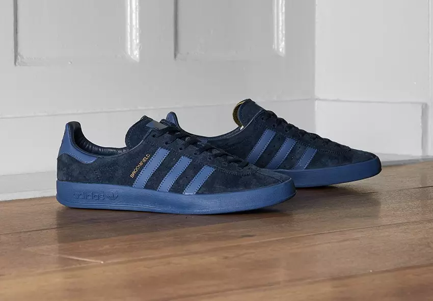 Adidas Broomfield шинэ өнгөний шинэчлэлтээр цэнхэр болж байна