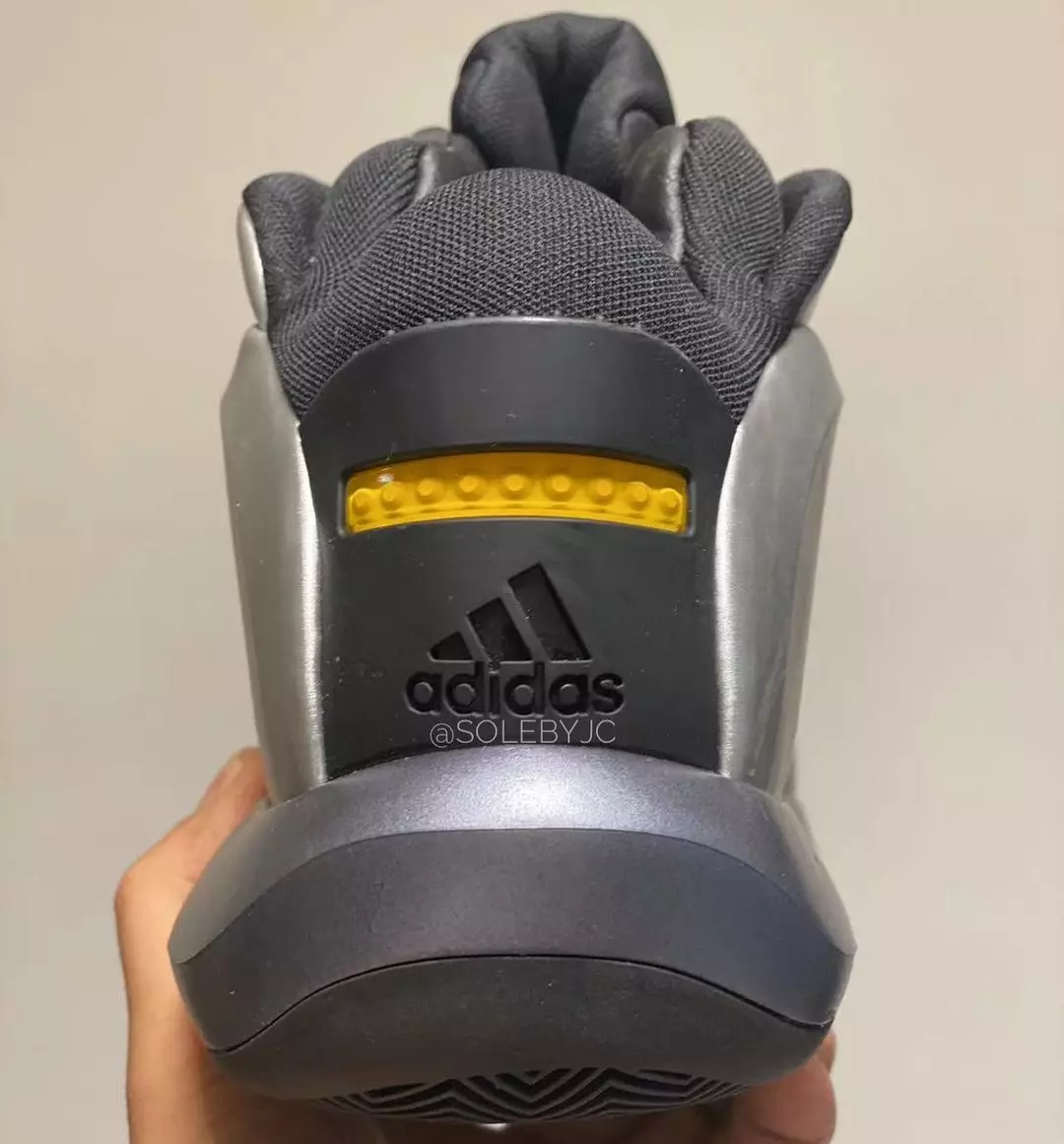 Датум на издавање на Kobe adidas Crazy 1 Metallic Silver 2022 година