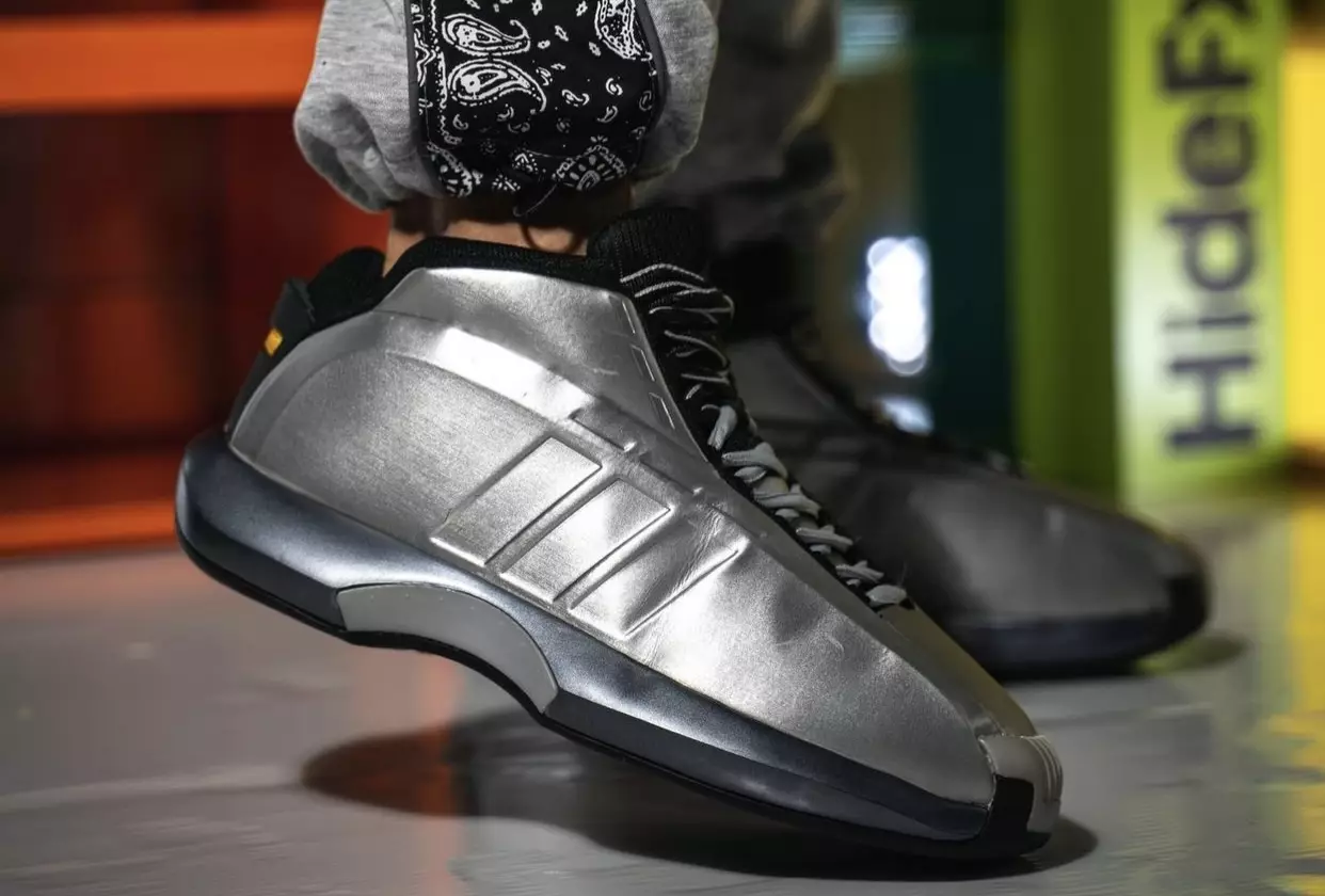 adidas Crazy 1 Metallic Silver OG 2022 Udgivelsesdato på fødderne