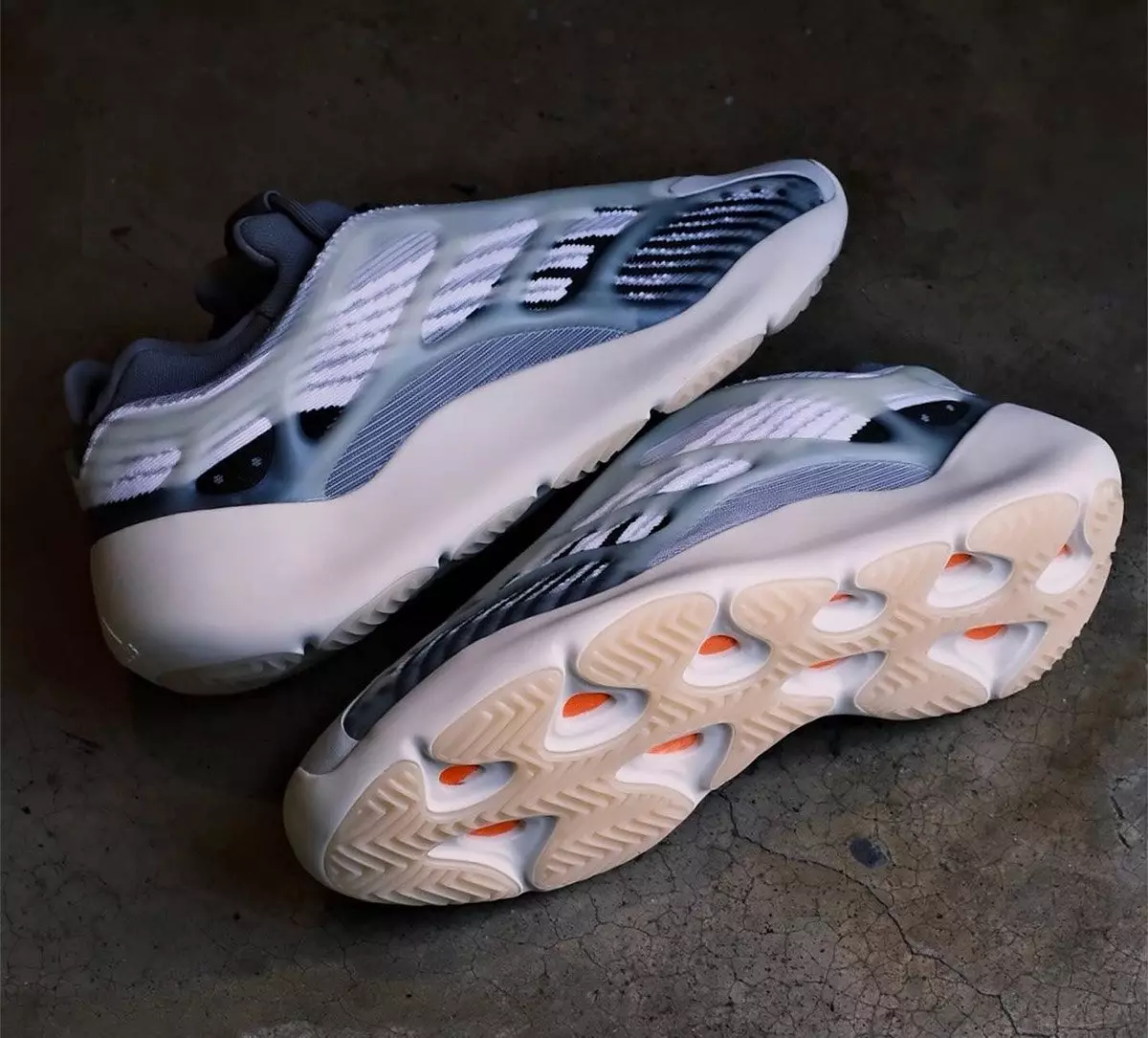 אַדידאַס Yeezy 700 V3 Fade Salt ID1674 מעלדונג טאָג פּרייסינג