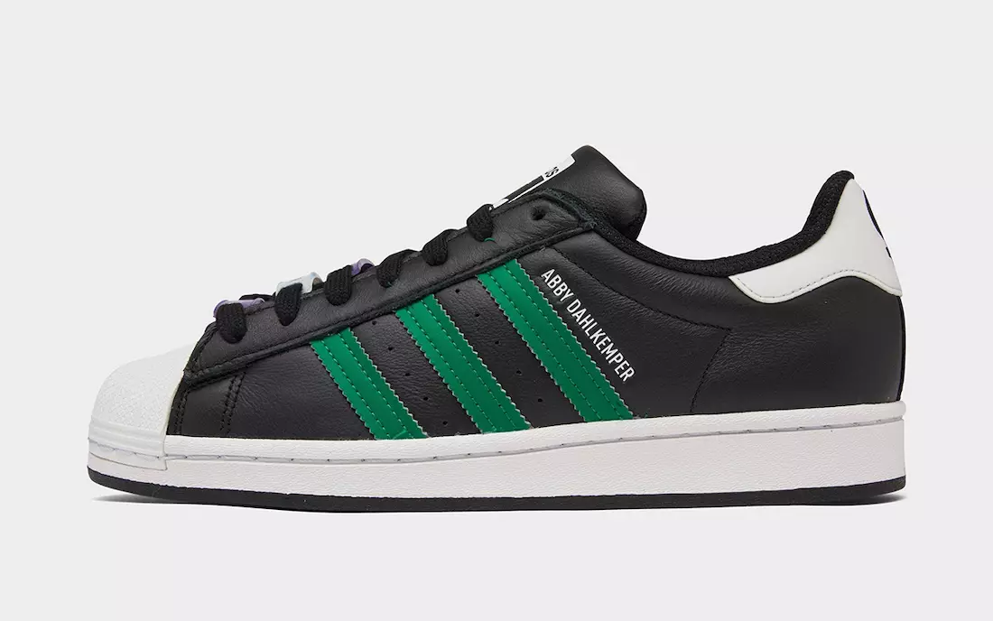 Ebija Dālkempere izlaiž savu Adidas Superstar