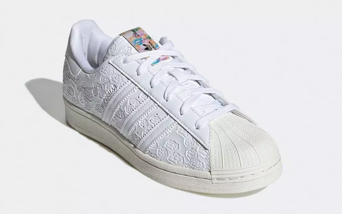 Датум на издавање на Disney adidas Superstar Bambi GV7912