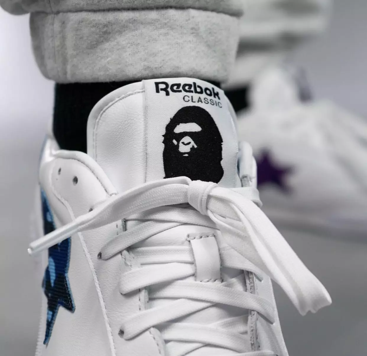 Bape Reebok Club C Bapesta FY3603 Releasedatum op de voeten